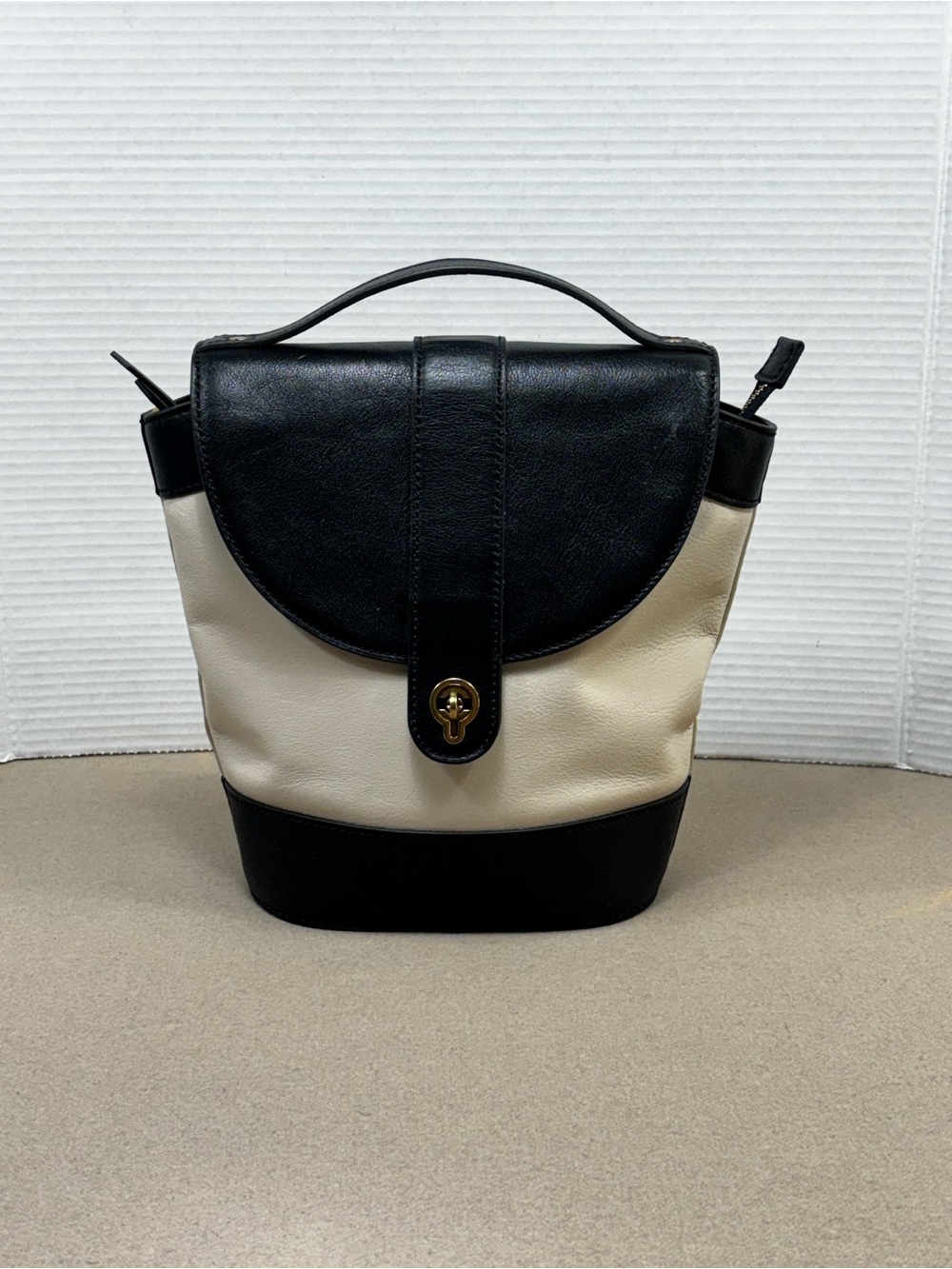 Fossil Colorblock Leather Turnlock Bucket Bag - Picture 2 of 16